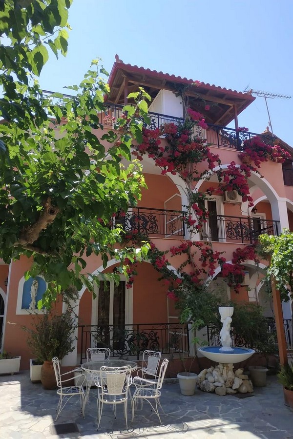 Delfini Laganas Zakynthos 01